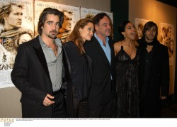 Колин Фаррелл (Colin Farrell) arrives for the New York Screening of ALEXANDER, 22.11.2004 "Retna" (18xHQ) Deb7ab565540093