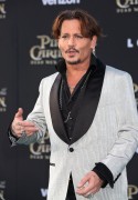 Джонни Депп (Johnny Depp) 'Pirates of the Caribbean Dead Men Tell no Tales' Premiere in Hollywood, 18.05.2017 (146xHQ) B17ab6629386973