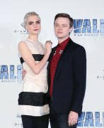 Дэйн ДеХаан, Люк Бессон, Кара Делевинь (Cara Delevingne, Luc Besson, Dane DeHaan) Valerian And The City Of A Thousand Planets Photocall at St. Regis Hotel (Mexico City, 02.08.2017) (63xHQ) Be4b77618088813