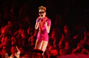 Майли Сайрус (Miley Cyrus) MTV Video Music Awards, California, 27.08.2017 (121xHQ) 88f98b590529103