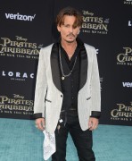 Джонни Депп (Johnny Depp) 'Pirates of the Caribbean Dead Men Tell no Tales' Premiere in Hollywood, 18.05.2017 (146xHQ) 1e13c0629386673