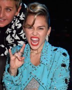 Майли Сайрус (Miley Cyrus) MTV Video Music Awards, California, 27.08.2017 (121xHQ) 1afc18590528133