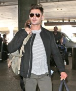 Zac Efron - spotted at LAX airport in Los Angeles, California - August 1, 2017
