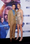 Дэйн ДеХаан, Люк Бессон, Кара Делевинь (Cara Delevingne, Luc Besson, Dane DeHaan) Valerian And The City Of A Thousand Planets Premiere (Mexico City, 02.08.2017) (57xHQ) Aa2bd2618098413