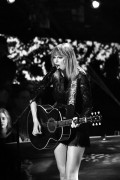 Тейлор Свифт (Taylor Swift) performs at the Super Saturday Night Concert at Club Nomadic, 04.02.2017 (15xHQ) 4748af590524113