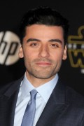 Оскар Айзек (Oscar Isaac) 'Star Wars The Force Awakens' premiere in Hollywood, 14.12.2015 - 55xHQ 90d053617680113