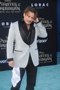 Джонни Депп (Johnny Depp) 'Pirates of the Caribbean Dead Men Tell no Tales' Premiere in Hollywood, 18.05.2017 (146xHQ) 8272d5629388893