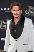 Джонни Депп (Johnny Depp) 'Pirates of the Caribbean Dead Men Tell no Tales' Premiere in Hollywood, 18.05.2017 (146xHQ) 959f17629386393