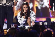 Деми Ловато (Demi Lovato) performing Sorry Not Sorry at the iHeartRadio Music Festival in Las Vegas, 23.09.2017 (46xHQ) 15f7af617729923