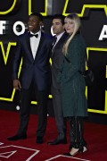Оскар Айзек (Oscar Isaac) European premiere of 'Star Wars The Force Awakens' in London (December 16, 2015) - 44xHQ Aea09d617674803