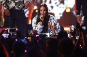 Деми Ловато (Demi Lovato) performing Sorry Not Sorry at the iHeartRadio Music Festival in Las Vegas, 23.09.2017 (46xHQ) 1f418f617729183