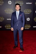 Оскар Айзек (Oscar Isaac) 'Star Wars The Force Awakens' premiere in Hollywood, 14.12.2015 - 55xHQ B805fd617679613