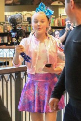 JoJo Siwa - Book Signing at Barnes & Noble in West Hollywood, 2017-10-12
