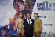 Дэйн ДеХаан, Люк Бессон, Кара Делевинь (Cara Delevingne, Luc Besson, Dane DeHaan) Valerian And The City Of A Thousand Planets Premiere (Mexico City, 02.08.2017) (57xHQ) F44e87618098643