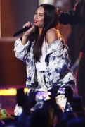 Деми Ловато (Demi Lovato) performing Sorry Not Sorry at the iHeartRadio Music Festival in Las Vegas, 23.09.2017 (46xHQ) Ef97b9617728883