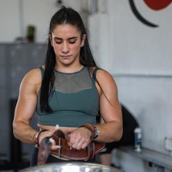 Powerlifter Stefanie Cohen Deadlifts 507 lbs for a 4x+ Bodyweight Triple