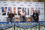 Дэйн ДеХаан, Люк Бессон, Кара Делевинь (Cara Delevingne, Luc Besson, Dane DeHaan) Valerian And The City Of A Thousand Planets Photocall at St. Regis Hotel (Mexico City, 02.08.2017) (63xHQ) A8297b618087203