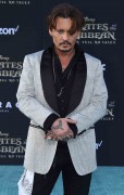 Джонни Депп (Johnny Depp) 'Pirates of the Caribbean Dead Men Tell no Tales' Premiere in Hollywood, 18.05.2017 (146xHQ) 92b6aa629386333