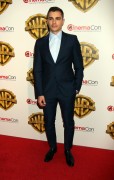 Дэйв Франко (Dave Franco) Warner Bros. Pictures Presentation during CinemaCon 2017 at The Colosseum at Caesars Palace (Las Vegas, 29.03.2017) - 107xHQ 2fa709593467203