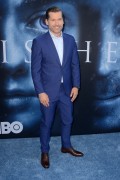 Николай Костер-Валдау (Nikolaj Coster-Waldau) 'Game of Thrones' season 7 premiere, Los Angeles, 12.07.2017 (88xHQ) A130ea561257763