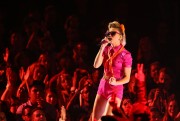 Майли Сайрус (Miley Cyrus) MTV Video Music Awards, California, 27.08.2017 (121xHQ) 7bd648590528873