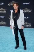 Джонни Депп (Johnny Depp) 'Pirates of the Caribbean Dead Men Tell no Tales' Premiere in Hollywood, 18.05.2017 (146xHQ) D29923629384853
