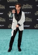 Джонни Депп (Johnny Depp) 'Pirates of the Caribbean Dead Men Tell no Tales' Premiere in Hollywood, 18.05.2017 (146xHQ) 0be312629386113