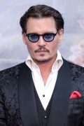 Джонни Депп (Johnny Depp) Alice Through the Looking Glass Premiere (London, 10.05.2016) (59xHQ) 7a1dc8629392453