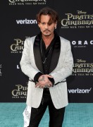 Джонни Депп (Johnny Depp) 'Pirates of the Caribbean Dead Men Tell no Tales' Premiere in Hollywood, 18.05.2017 (146xHQ) 916385629385963