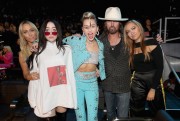 Майли Сайрус (Miley Cyrus) MTV Video Music Awards, California, 27.08.2017 (121xHQ) Abed8c590530113