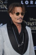 Джонни Депп (Johnny Depp) 'Pirates of the Caribbean Dead Men Tell no Tales' Premiere in Hollywood, 18.05.2017 (146xHQ) De7d3f629389253