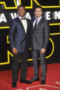 Оскар Айзек (Oscar Isaac) European premiere of 'Star Wars The Force Awakens' in London (December 16, 2015) - 44xHQ 1539f0617674733