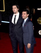 Оскар Айзек (Oscar Isaac) 'Star Wars The Force Awakens' premiere in Hollywood, 14.12.2015 - 55xHQ 0c9501617678163