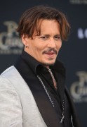 Джонни Депп (Johnny Depp) 'Pirates of the Caribbean Dead Men Tell no Tales' Premiere in Hollywood, 18.05.2017 (146xHQ) 1b5192629384443