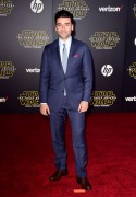 Оскар Айзек (Oscar Isaac) 'Star Wars The Force Awakens' premiere in Hollywood, 14.12.2015 - 55xHQ 461ff2617679453