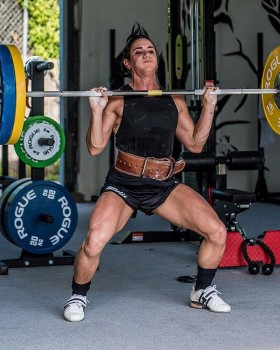 Powerlifter Stefanie Cohen Deadlifts 507 lbs for a 4x+ Bodyweight Triple