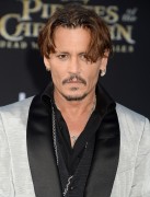 Джонни Депп (Johnny Depp) 'Pirates of the Caribbean Dead Men Tell no Tales' Premiere in Hollywood, 18.05.2017 (146xHQ) D3ca95629387273