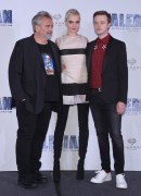 Дэйн ДеХаан, Люк Бессон, Кара Делевинь (Cara Delevingne, Luc Besson, Dane DeHaan) Valerian And The City Of A Thousand Planets Photocall at St. Regis Hotel (Mexico City, 02.08.2017) (63xHQ) 1676f3618086733