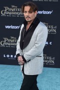 Джонни Депп (Johnny Depp) 'Pirates of the Caribbean Dead Men Tell no Tales' Premiere in Hollywood, 18.05.2017 (146xHQ) F43da5629386873