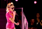 Майли Сайрус (Miley Cyrus) MTV Video Music Awards, California, 27.08.2017 (121xHQ) C2f2ce590529473