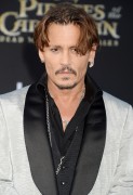 Джонни Депп (Johnny Depp) 'Pirates of the Caribbean Dead Men Tell no Tales' Premiere in Hollywood, 18.05.2017 (146xHQ) 822ebe629387233