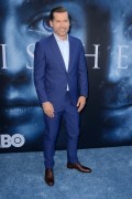 Николай Костер-Валдау (Nikolaj Coster-Waldau) 'Game of Thrones' season 7 premiere, Los Angeles, 12.07.2017 (88xHQ) Eae693561259133