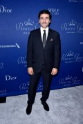 Оскар Айзек (Oscar Isaac) Princess Grace Awards Gala with presenting sponsor Christian Dior Couture at the Beverly Wilshire Four Seasons Hotel (October 8, 2014) - 19xHQ Db9b49617676083