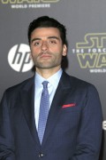 Оскар Айзек (Oscar Isaac) 'Star Wars The Force Awakens' premiere in Hollywood, 14.12.2015 - 55xHQ 95bfd6617679643