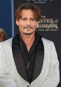 Джонни Депп (Johnny Depp) 'Pirates of the Caribbean Dead Men Tell no Tales' Premiere in Hollywood, 18.05.2017 (146xHQ) 7f2073629384703