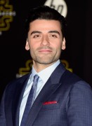 Оскар Айзек (Oscar Isaac) 'Star Wars The Force Awakens' premiere in Hollywood, 14.12.2015 - 55xHQ 6ebebe617678803