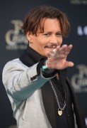 Джонни Депп (Johnny Depp) 'Pirates of the Caribbean Dead Men Tell no Tales' Premiere in Hollywood, 18.05.2017 (146xHQ) 9ebd47629383883
