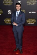 Оскар Айзек (Oscar Isaac) 'Star Wars The Force Awakens' premiere in Hollywood, 14.12.2015 - 55xHQ 621542617680733