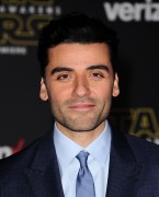 Оскар Айзек (Oscar Isaac) 'Star Wars The Force Awakens' premiere in Hollywood, 14.12.2015 - 55xHQ A6c7c0617678733