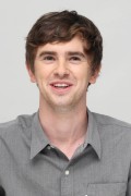 Фредди Хаймор Freddie Highmore) The Good Doctor press conference (Los Angeles, August 7, 2017) 6a8367617947473
